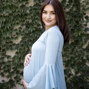 صورة لأم حامل في شهور متقدمة