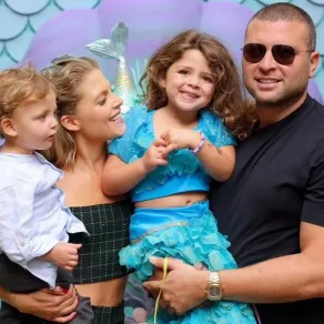 إيلي صعب جونيور وزوجته كريستينا صعب وولداهما صوفيا وإيلي- الصورة من حساب كريستينا على إنستغرام