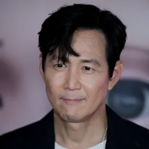 لي جونغ جاي Lee Jung-jae بطل "Nice To Not Meet You" في نيويورك . مصدر الصورة:  Leonardo Munoz / AFP