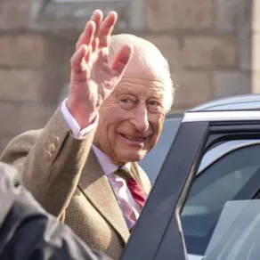 الملك تشارلز الثالث في بالاتير، أبردينشاير، شمال شرق اسكتلندا (King Charles III in Ballater, Aberdeenshire, northeast Scotland). مصدر الصورة: Jane Barlow / POOL / AFP الملك تشارلز الثالث في بالاتير، أبردينشاير، شمال شرق اسكتلندا (King Charles III in Ballater, Aberdeenshire, northeast Scotland). مصدر الصورة: Jane Barlow / POOL / AFP