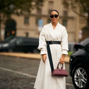 حقيبة مناسبة لمعطف الترنش- الصورة من Launchmetrics/Spotlight