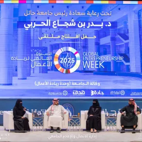 جانب من جلسة حوارية ضمن فعاليات ملتقى الأسبوع العالمي لريادة الأعمال (الصورة من حساب الجامعة في إكس) ملتقى الأسبوع العالمي لريادة الأعمال
