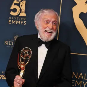 ديك فان دايك Dick Van Dyke في حفل توزيع جوائز إيمي برايمتايم. مصدر الصورة: Rodin Eckenroth / GETTY IMAGES NORTH AMERICA / Getty Images via AFP ديك فان دايك Dick Van Dyke في حفل توزيع جوائز إيمي برايمتايم. مصدر الصورة: Rodin Eckenroth / GETTY IMAGES NORTH AMERICA / Getty Images via AFP