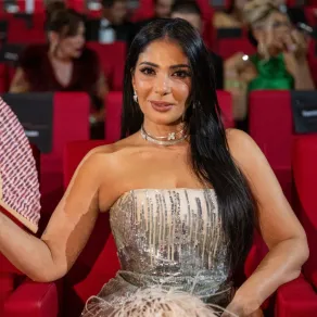 منى ذكي Mona Zaki(مصدر الصورة: Ammar ABD RABBO / Red Sea Film Festival / AFP) صيحات جمالية من منى ذكي