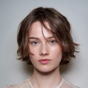 من عرض آجي Aje- الصورة من Launchmetrics/Spotlight © عادات يومية تزيد فرط التصبّغ