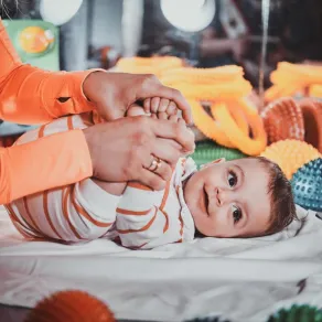 صورة لطفل يبتسم