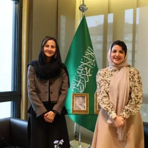 الأميرة سارة بنت بندر بن عبدالعزيز تلتقي الأميرة هيفاء بنت عبدالعزيز بن عياف آل مقرن سفيرة السعودية في إسبانيا- مصدر الصورة: حساب مجلس الدولي للتمور على منصة إكس الأميرة سارة بنت بندر بن عبدالعزيز والأميرة هيفاء بنت عبدالعزيز بن عياف آل مقرن
