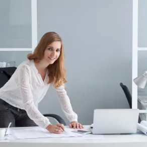 ميزات أنثى القوس في العمل والإدارة