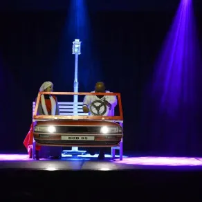 مشهد من مسرحية "ليلى والدب قيس" - مصدر الصورة : وكالة الأنباء السعودية - واس مشهد من مسرحية "ليلى والدب قيس"