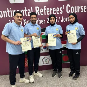  الحكمتان السعوديتان إسراء الغافلي وجنان الإبراهيم  إلى جانب الحكمان السعوديان مشاري الحويل وحسن حمزة 