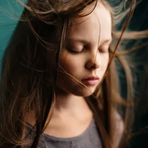 صورة طفلة مزاجية