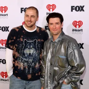 أعضاء فرقة "بيج تايم راش" كيندال شميدت ولوغان هندرسون Kendall Schmidt and Logan Henderson of Big Time Rush- مصدر الصورة: (Photo by Jesse Grant / GETTY IMAGES NORTH AMERICA / Getty Images via AFP)