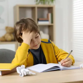 صورة طفل يخاف من الفشل