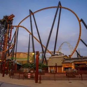 واحدة من الألعاب المميزة في Six Flags مدينة القدية (الصورة من واس) القدية
