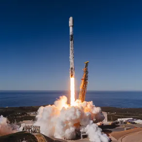  نجاح إطلاق القمر الاصطناعي فاي-1