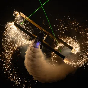 مشهد من عروض ختام معرض الطيران العام 2025 (الصورة من المركز الإعلامي) نادي الطيران السعودي