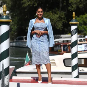 جورجينا رودريغيز Georgina Rodriguez في مهرجان فينيسيا السينمائي 78- (مصدر الصورة Filippo MONTEFORTE / AFP) جورجينا رودريغيز Georgina Rodriguez في مهرجان فينيسيا السينمائي 78- (مصدر الصورة Filippo MONTEFORTE / AFP)