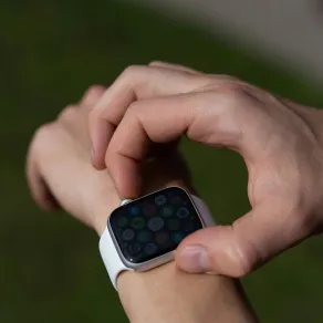 ساعة آبل - الصورة من pexels by badun