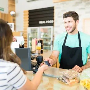 أخطاء يجب على البائع الناجح تفاديها - المصدر: freepik by tonodiaz أخطاء يجب على البائع الناجح تفاديها - المصدر: freepik by tonodiaz