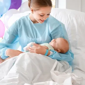 صورة لأم ورضيعها