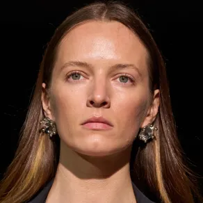 الحليب البارد لعلاج الهالات السوداء