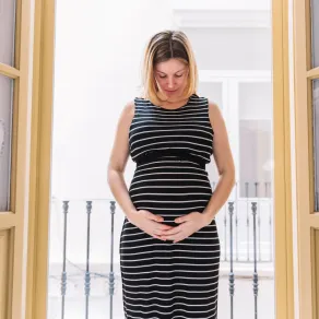 صورة حامل مع اقتراب ولادتها