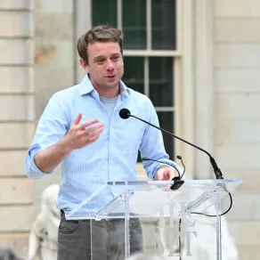 المصمم جوناثان أندرسون Jonathan Anderson- (مصدر الصورة Slaven Vlasic / Getty Images via AFP) المصمم جوناثان أندرسون Jonathan Anderson- (مصدر الصورة Slaven Vlasic / Getty Images via AFP)