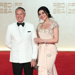 أروى جودة وزوجها من حفل الافتتاح مصدر الصورة: (Photo by Daniele Venturelli/Getty Images for The Red Sea International Film Festival
