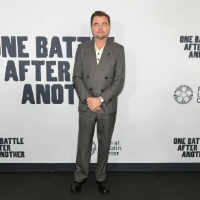 ليوناردو دي كابريو في العرض الخاص لفيلم One Battle After Another في مدينة نيويورك. Leonardo DiCaprio in New York City. مصدر الصورة: Dia Dipasupil/Getty Images/AFP 