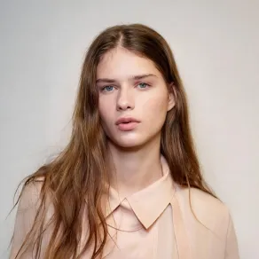  كيف أسهم الذكاء الاصطناعي في تطوير العناية بالبشرة عام 2025