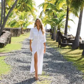 جلسة تصوير لماركة ميليسا أوداباش  Melissa Odabash على شاطئ البحر- الصورة من العلاقات العامة 