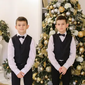 صورة الأطفال في السنة الجديدة