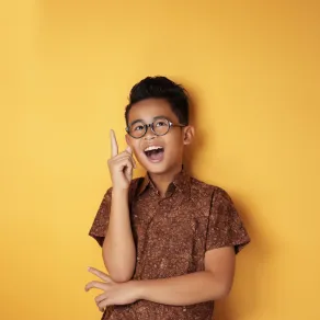 صورة تعبر عن طفل واثق بنفسه