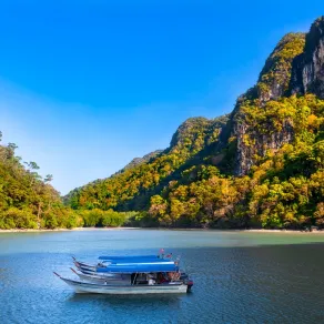 مناظر طبيعية خلابة لمتنزه كيليم الجيولوجي في لانكاوي 