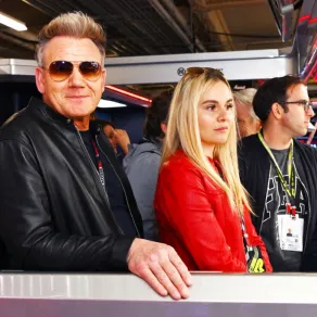 غوردون رامزي وابنته هولي رامزي في مونتريال، كيبيك ( Gordon Ramsay and his daughter Holly Ramsay in Montreal, Quebec ). مصدر الصورة: Dan Mullan / GETTY IMAGES NORTH AMERICA / Getty Images via AFP