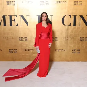 سمية رضا في فعالية المرأة في السينما 2025- (مصدر الصورة  Daniele Venturelli/Getty Images for The Red Sea International Film Festival)