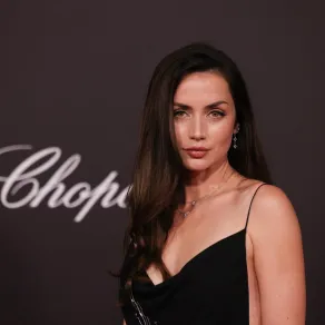 آنا دي أرماس من حفل الافتتاح - مصدر الصورة Hoda Davaine/Getty Imagesfor the Red Sea International Film Festival