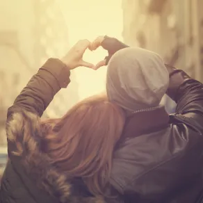 الاهتمام ترجمة فعلية لوجود مشاعر حقيقية بين الزوجين الاهتمام ترجمة فعلية لوجود مشاعر حقيقية بين الزوجين