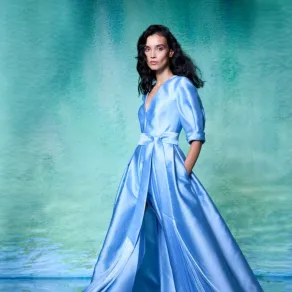 تصميم باللون الأزرق من رامي العلي -الصورة من Launchmetrics/Spotlight ©