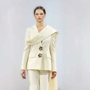 بدلة من Marquise - الصورة من Launchmetrics/Spotlight © بدلة من Marquise - الصورة من Launchmetrics/Spotlight ©