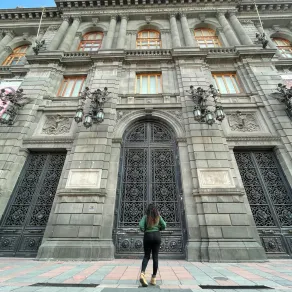 تفسير رؤيا الباب الحديد المغلق في المنام