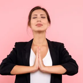 التنفس العميق يحدّ من التوتر- المصدر freepik