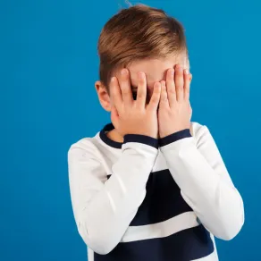 صورة لطفل يشعر بعدم الأمان