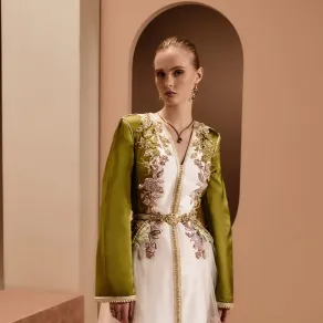 قفطان من سلمى بنعمر Selma Benomer - الصورة من حساب الماركة على إنستغرام قفطان من سلمى بنعمر Selma Benomer - الصورة من حساب الماركة على إنستغرام