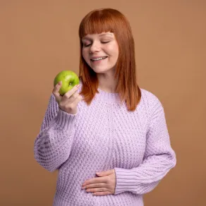 صورة لحامل تحب التفاح