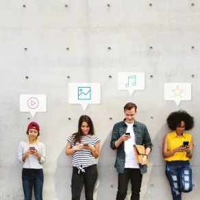 الحياة الرقمية جزء لا يتجزأ من حياة الشباب