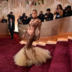 النجمة جينيفر لوبيزJennifer Lopez في غولدن غلوب 2026- (مصدر الصورة Frederic J. Brown / AFP) النجمة جينيفر لوبيزJennifer Lopez في غولدن غلوب 2026- (مصدر الصورة Frederic J. Brown / AFP)