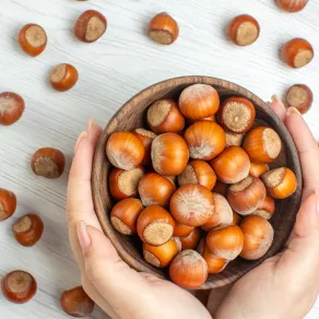 فوائد أكل الكستناء أبوفروة- المصدر Freepik