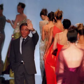 فالنتينو Valentino - مصدر الصورة JEAN-PIERRE MULLER / AFP