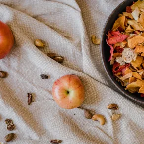 الفواكه الطازجة والفواكه المجففة يدعمان للصحة_ المصدر: pexels-rdne